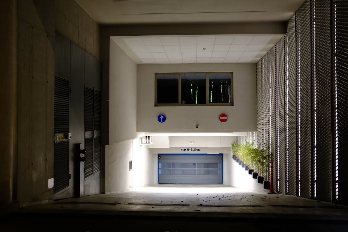 Automatic garage door