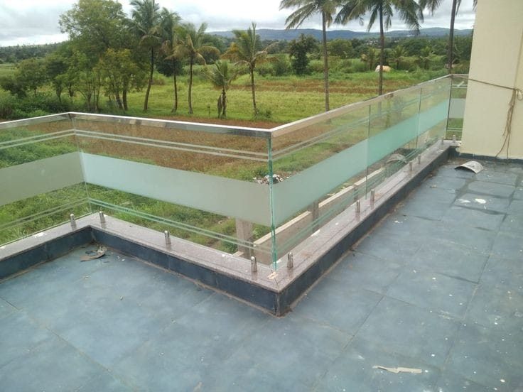 Glass terrace railing